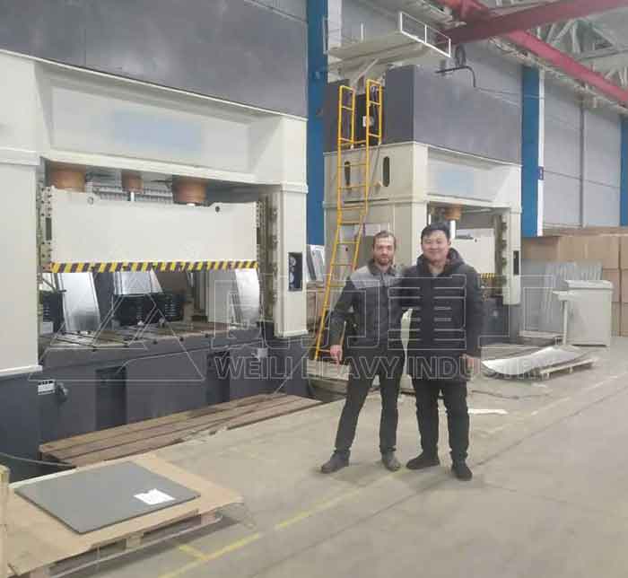 框架式液壓機(jī)客戶來(lái)場(chǎng)考察